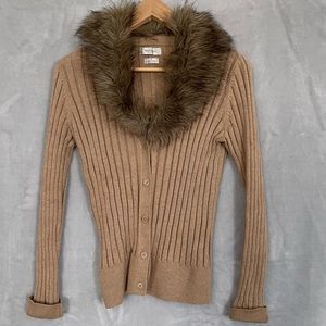 Van Heusen fur collar sweater
